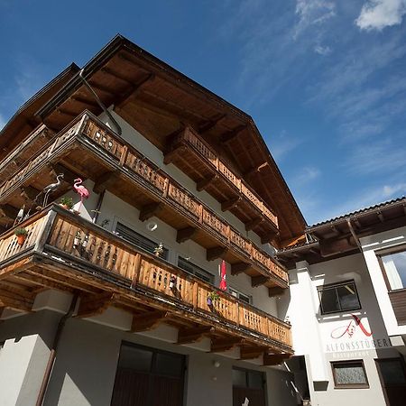 Alfonsstueberl - Ferienwohnungen & Restaurant Innervillgraten Exteriör bild