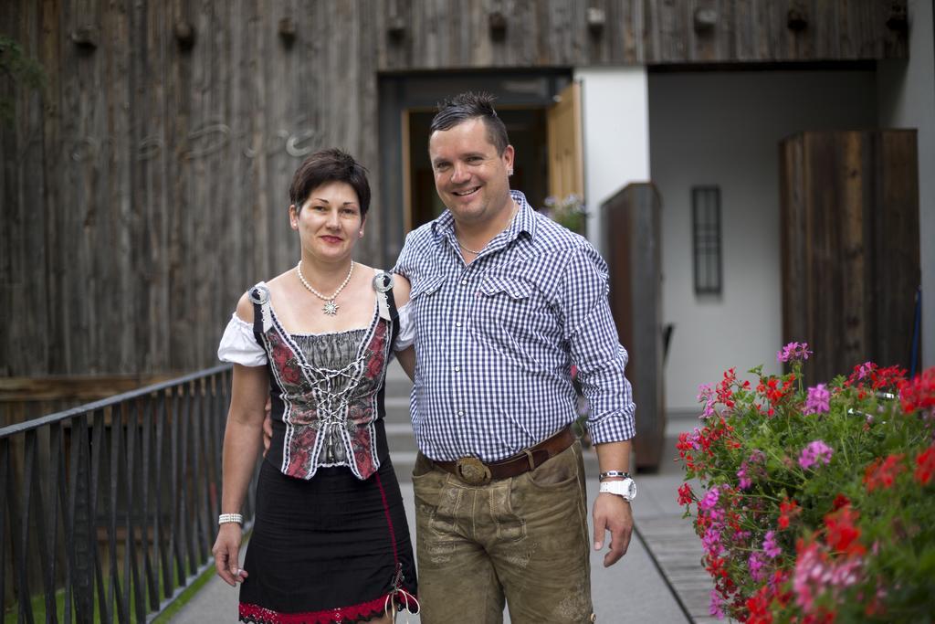 Alfonsstueberl - Ferienwohnungen & Restaurant Innervillgraten Exteriör bild