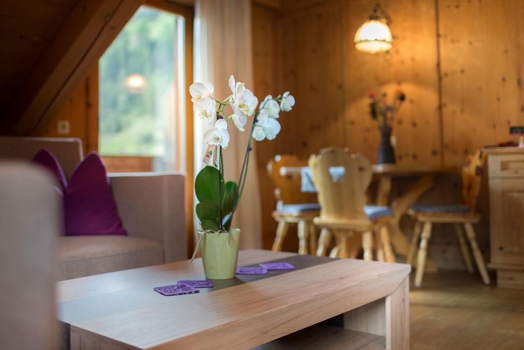 Alfonsstueberl - Ferienwohnungen & Restaurant Innervillgraten Exteriör bild