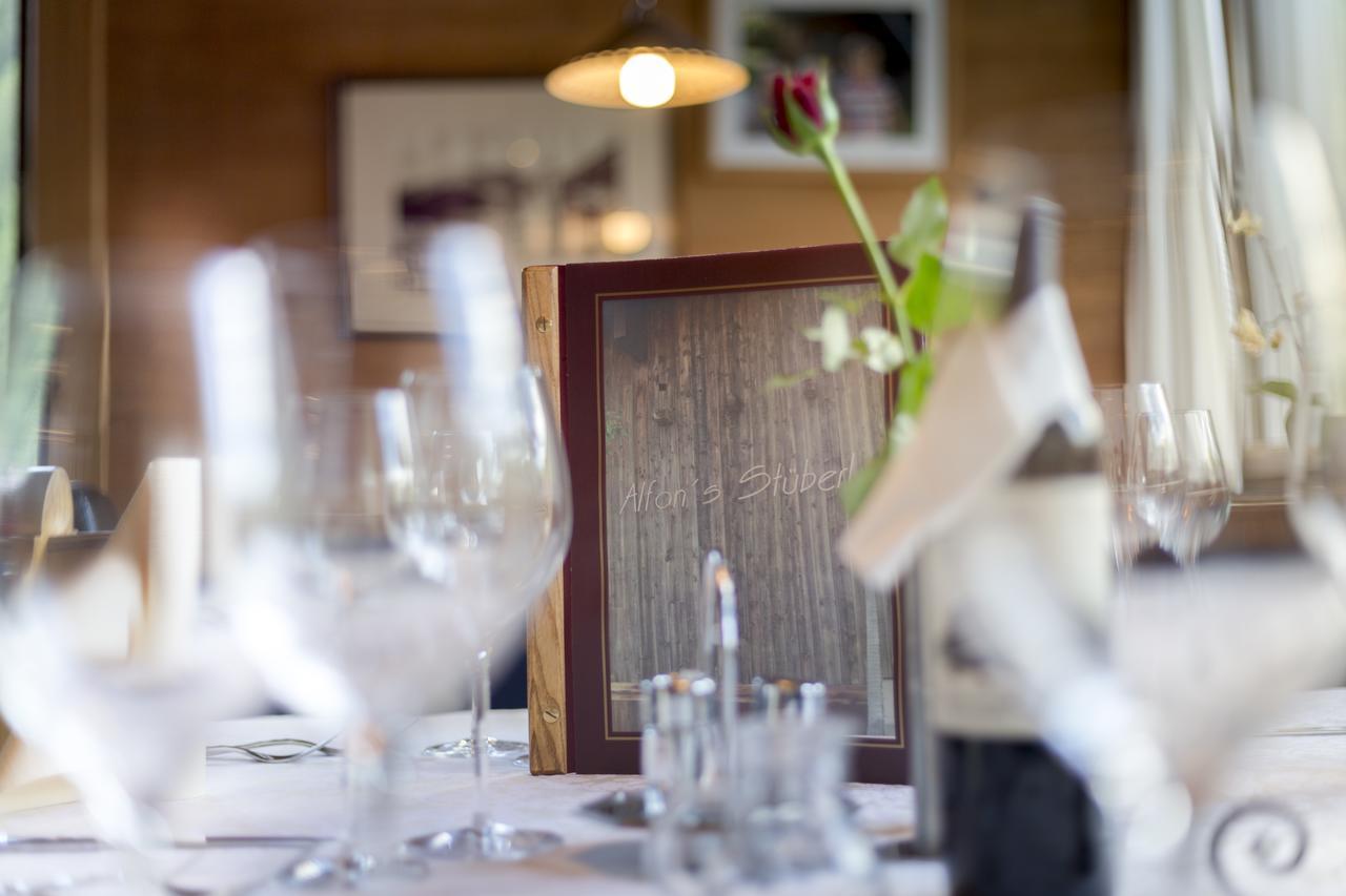 Alfonsstueberl - Ferienwohnungen & Restaurant Innervillgraten Exteriör bild