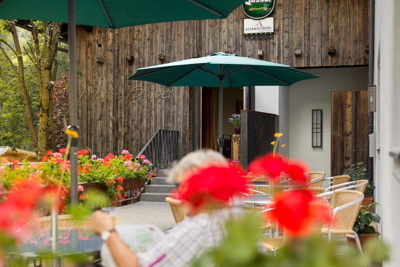 Alfonsstueberl - Ferienwohnungen & Restaurant Innervillgraten Exteriör bild